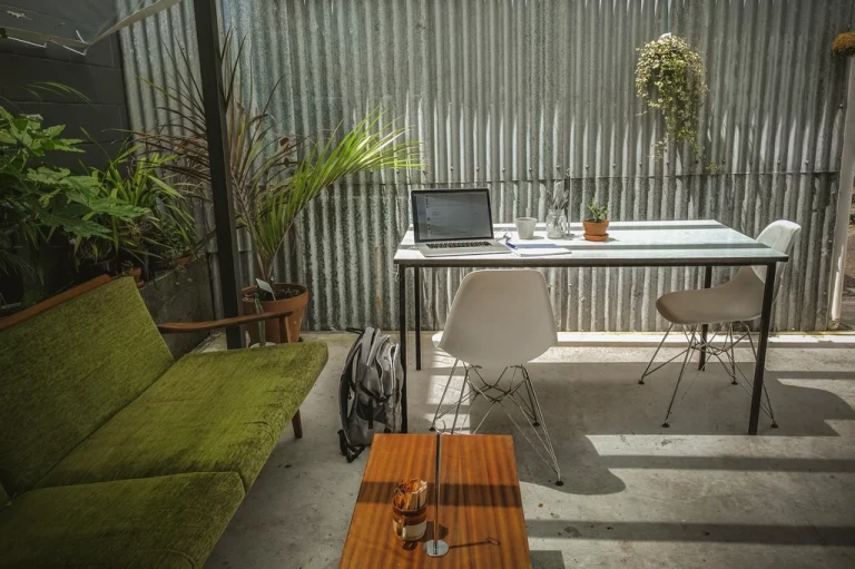 How Introverts Can Grow a Business Quietly