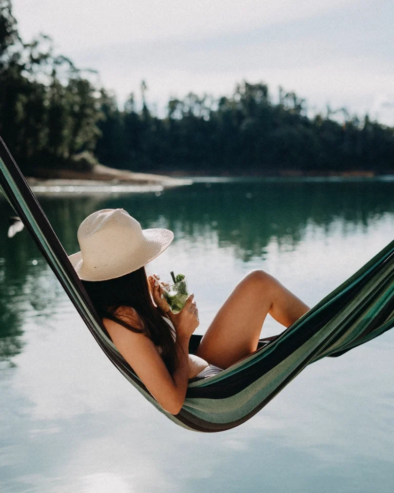 Introverts and Mindful Eating: A Natural Connection